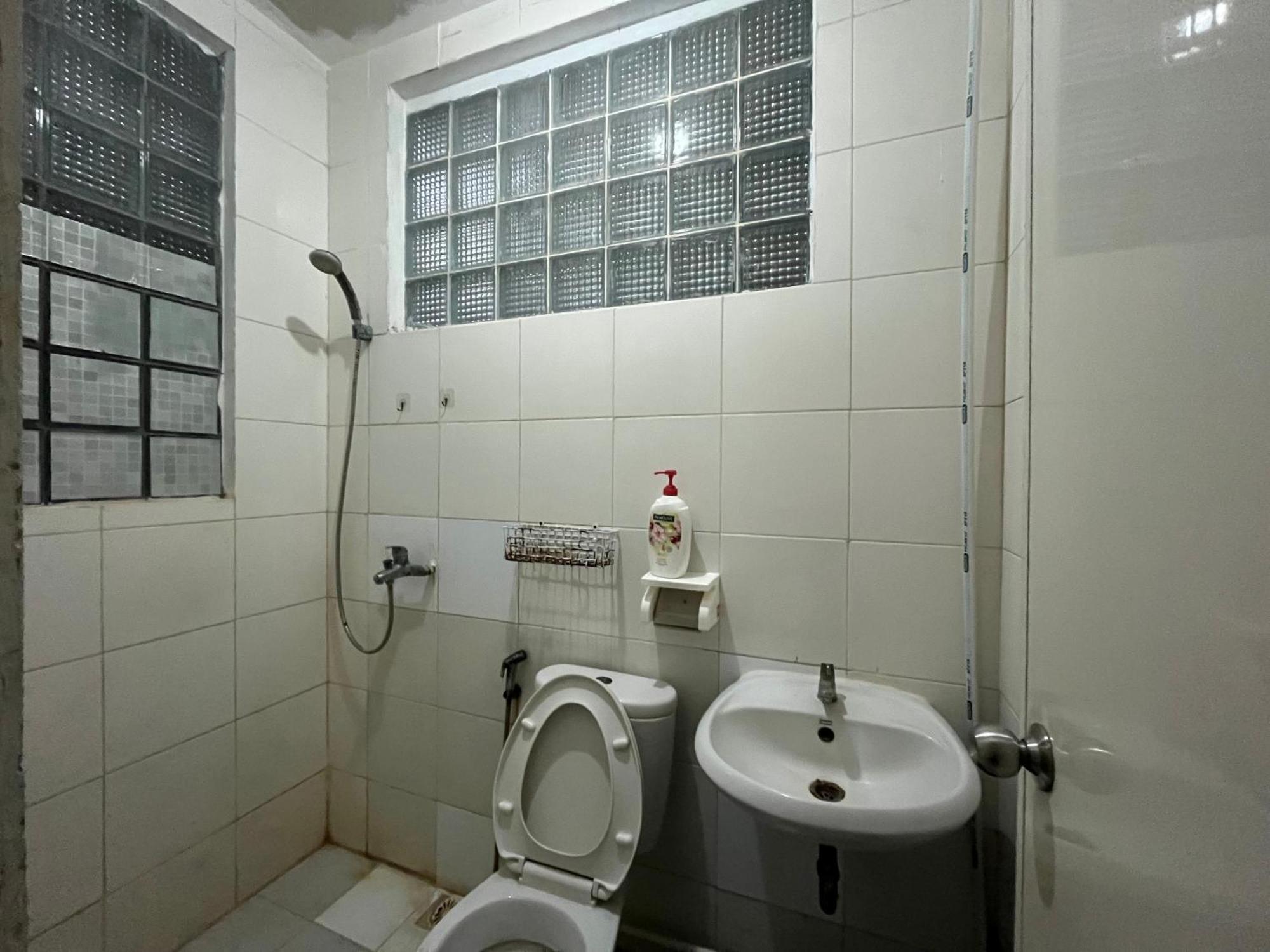Spot On 94142 Al Fatih Residence Syariah 2 Jakarta Kültér fotó